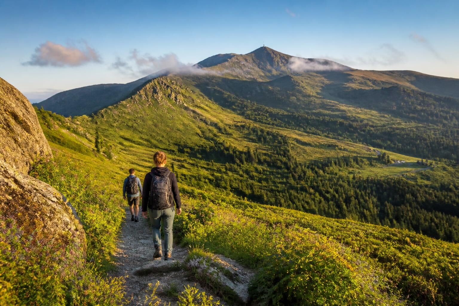 10 randonnées incontournables au Puy de Sancy Découvrez les 10 randonnées incontournables au Puy de Sancy, des sentiers panoramiques aux paysages naturels exceptionnels pour tous les niveaux.