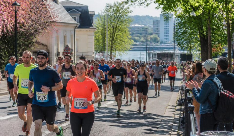 Participez à la Foulée Suresnoise, un événement sportif incontournable alliant défi, convivialité et performance dans un cadre exceptionnel.