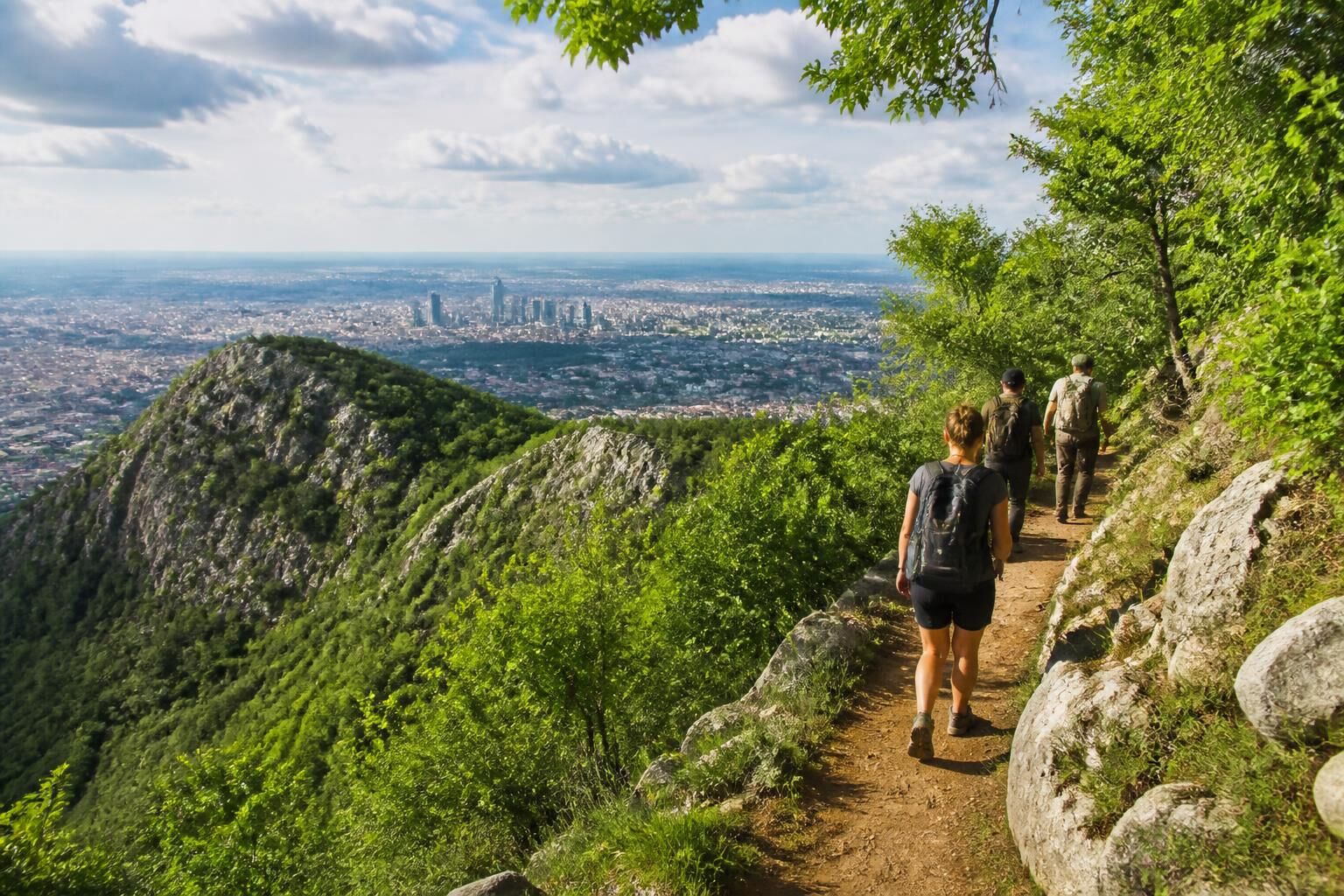 Découvrez les meilleures randonnées autour de Lyon, des sentiers pittoresques pour tous les niveaux, parfaits pour explorer la nature et profiter de paysages magnifiques.