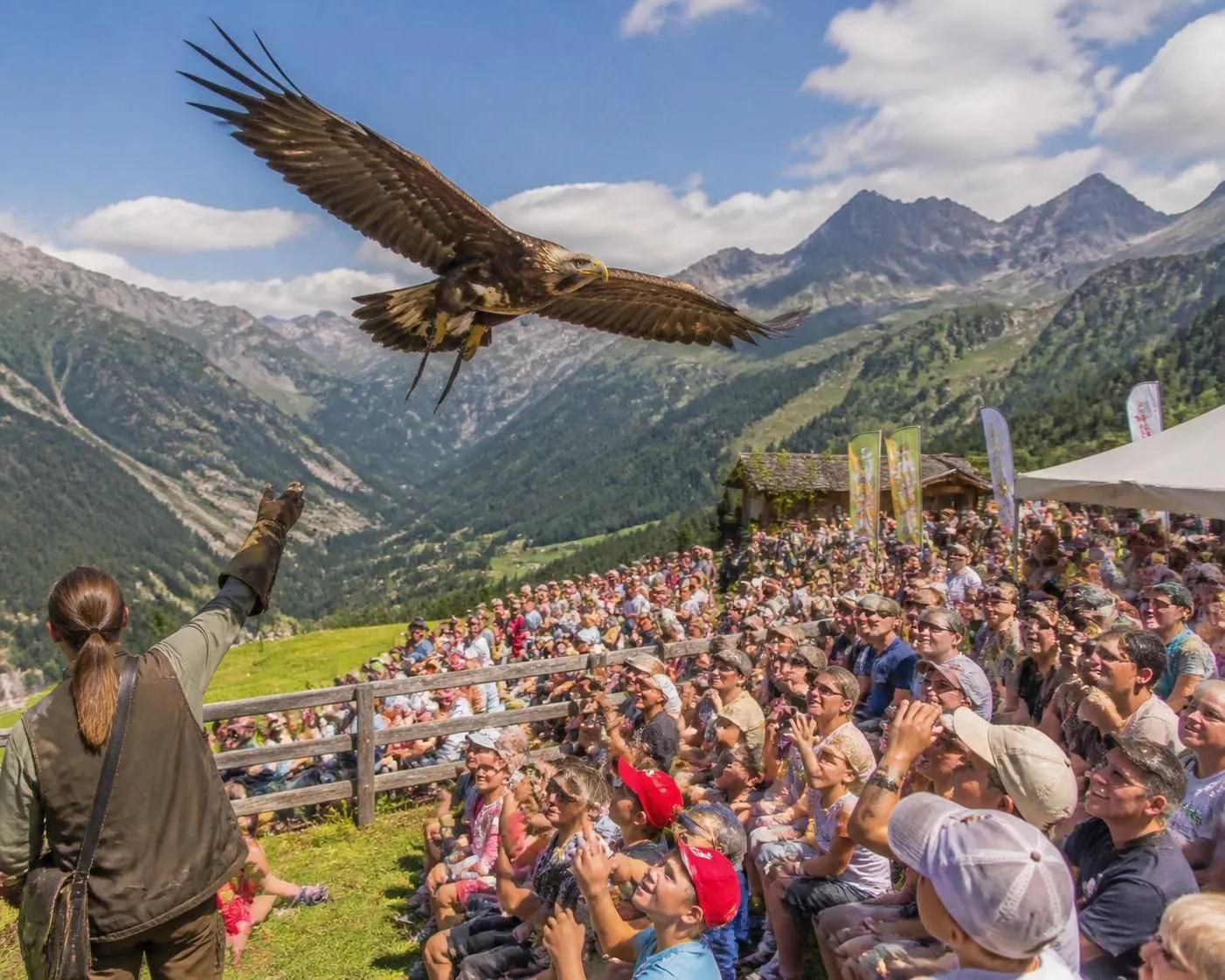 découvrez l'agenda complet des fêtes de l'alpage 2026 : toutes les célébrations traditionnelles de montagne de juillet à septembre pour vivre l'ambiance authentique des sommets.