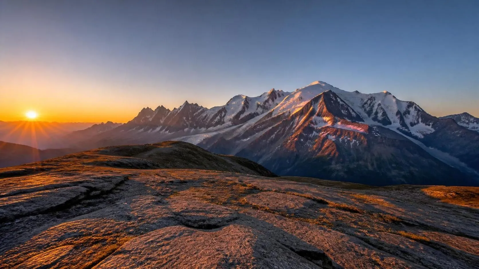 découvrez le désert de platé, le plus grand lapiaz d'europe situé au-dessus de samoëns, offrant un panorama spectaculaire sur le massif du mont-blanc.